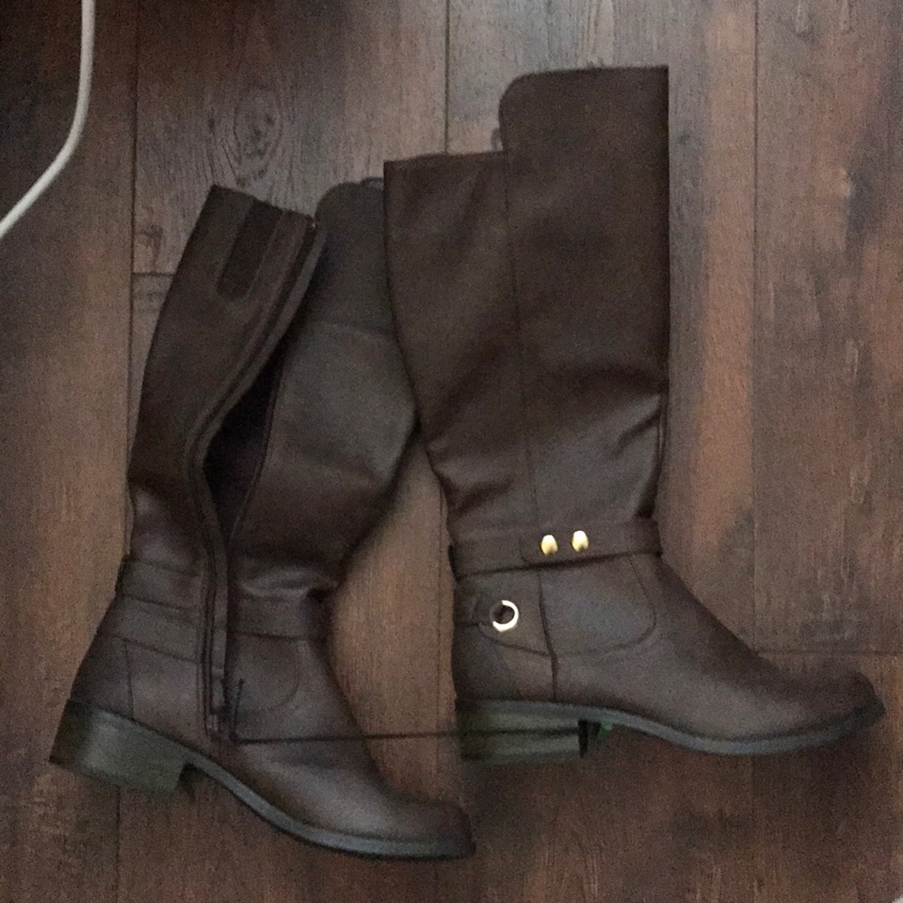 BNIB wide calf knee high boots